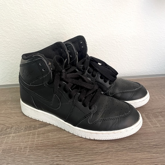 Jordan 1 high size 4.5Y - Picture 1 of 5
